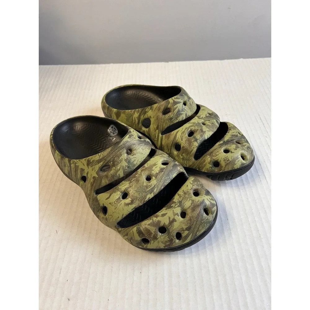 Keen Yogui‎ Arts Slides Slip On Sandals Closed Toe Camo / Black EUC W9.5/ M7.5